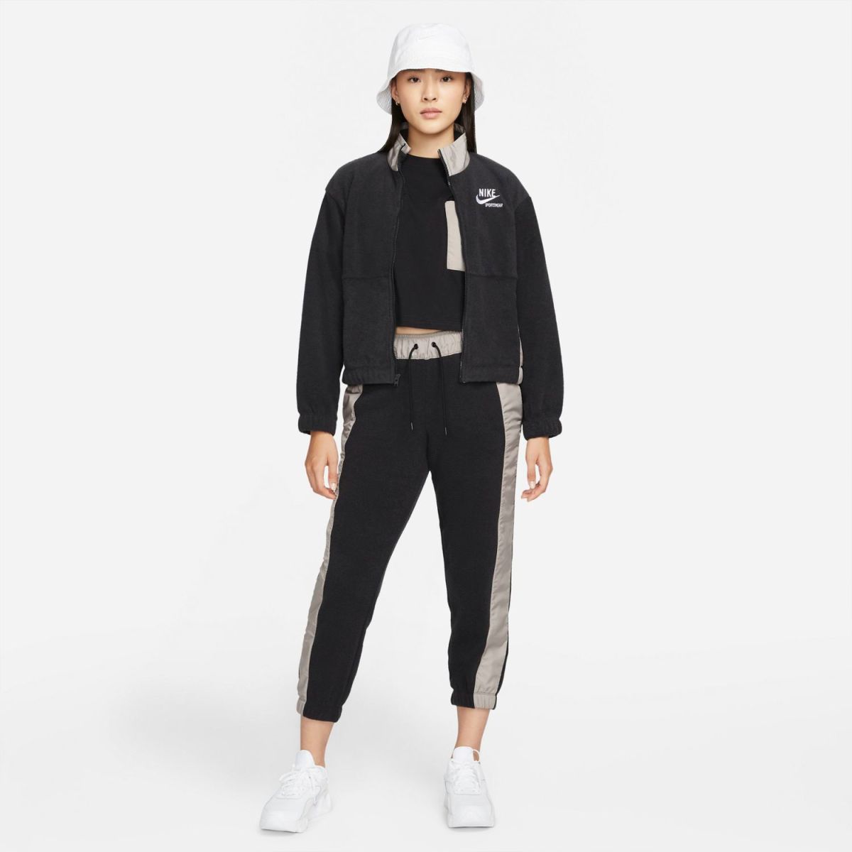 Nike heritage store plush joggers
